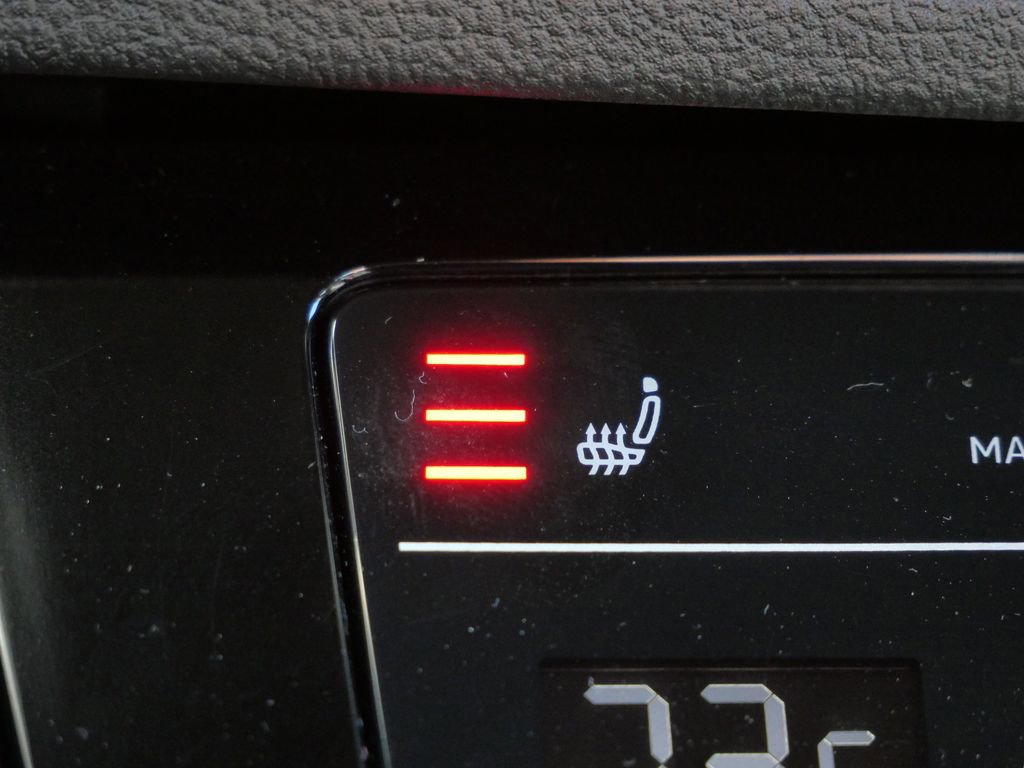 Used 2025 Volkswagen Jetta Sport image 44