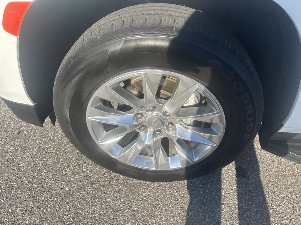 Used 2023 Chevrolet Suburban Premier image 12