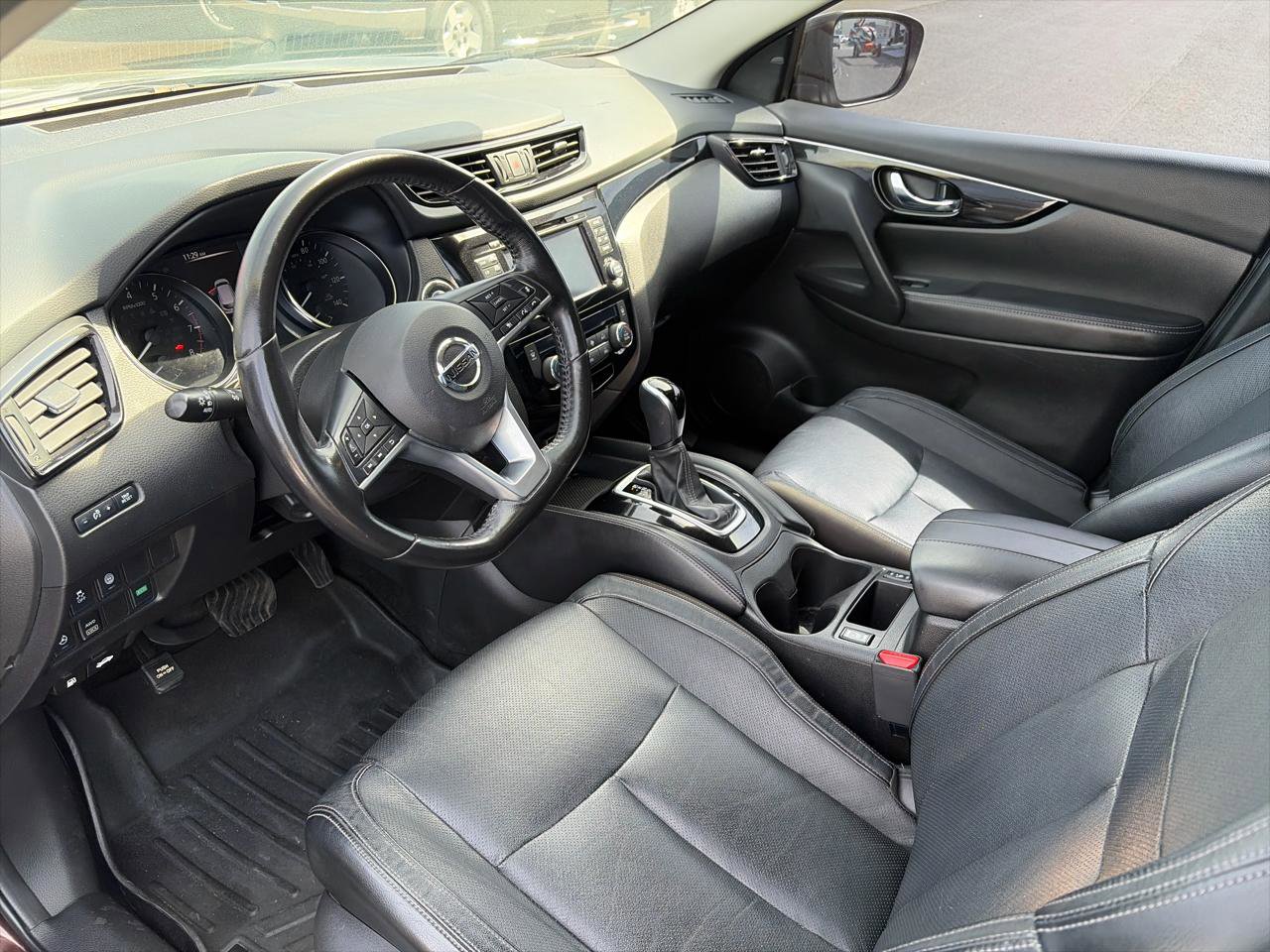 Used 2017 Nissan Rogue Sport SL w/ SL Premium Package AWD/4WD image 10
