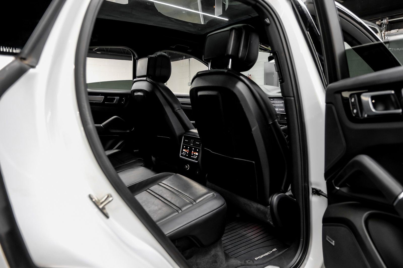 Used 2023 Porsche Cayenne Coupe image 48