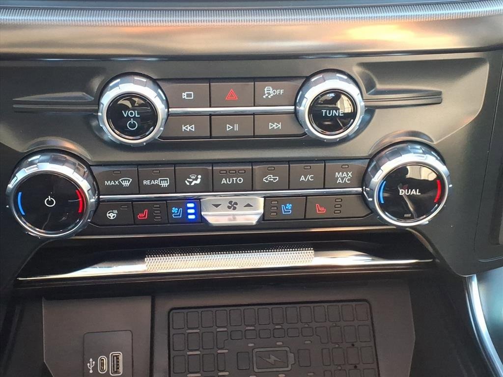 Used 2025 Ford F150 Raptor image 9