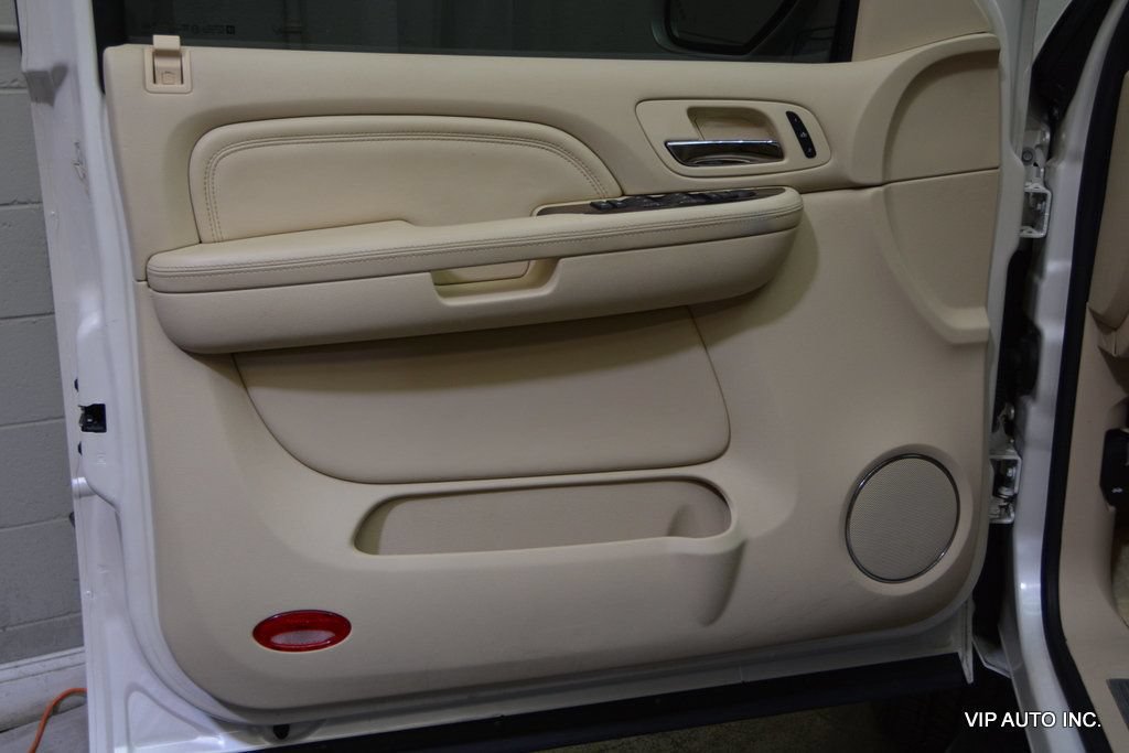 Used 2007 Cadillac Escalade AWD w/ Information Package image 11