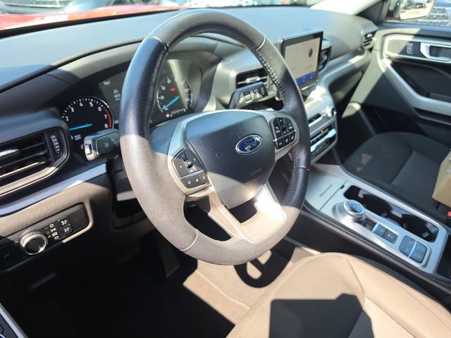 Used 2024 Ford Explorer XLT image 13