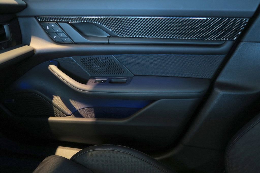 Used 2022 Porsche Taycan image 24