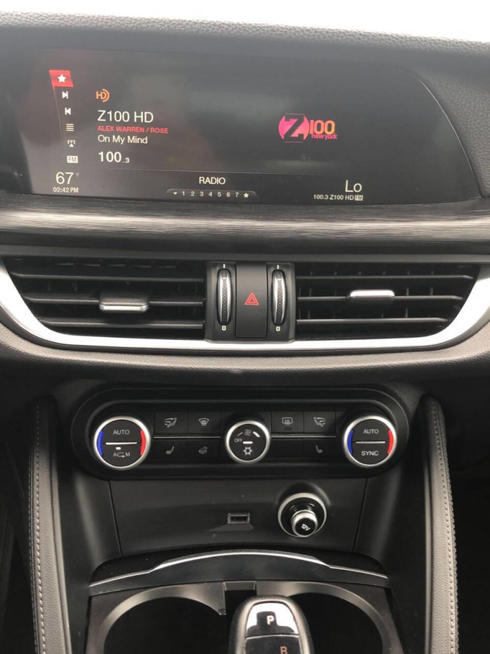 Used 2018 Alfa Romeo Stelvio AWD image 13