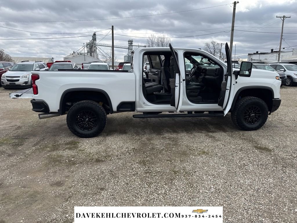 Used 2024 Chevrolet Silverado 2500 ZR2 w/ Technology Package image 34
