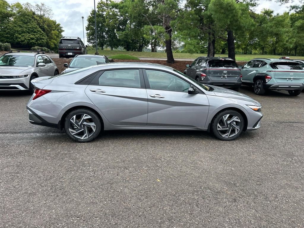 New 2025 Hyundai Elantra SEL FWD image 8