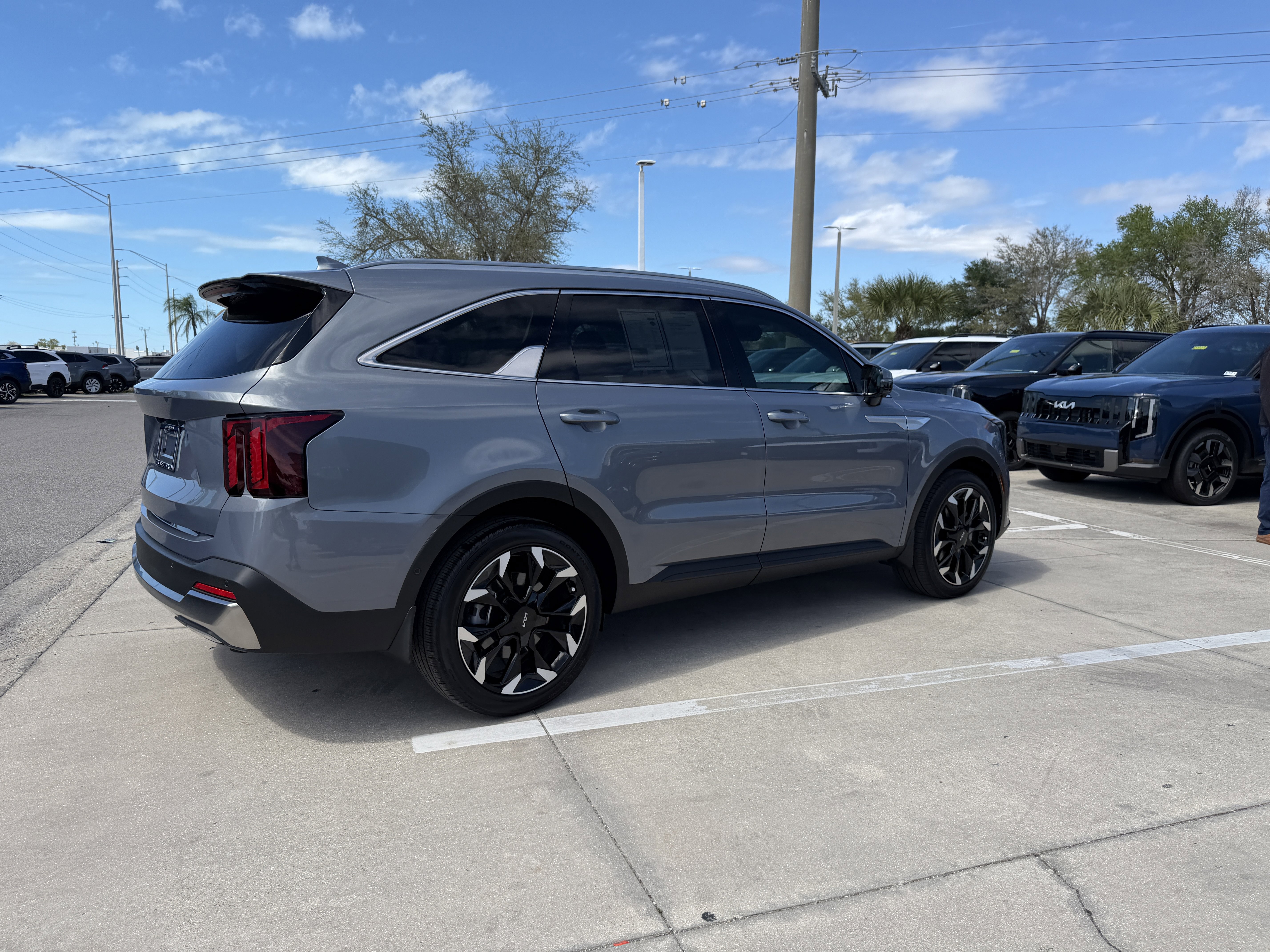 Used 2025 Kia Sorento SX image 4