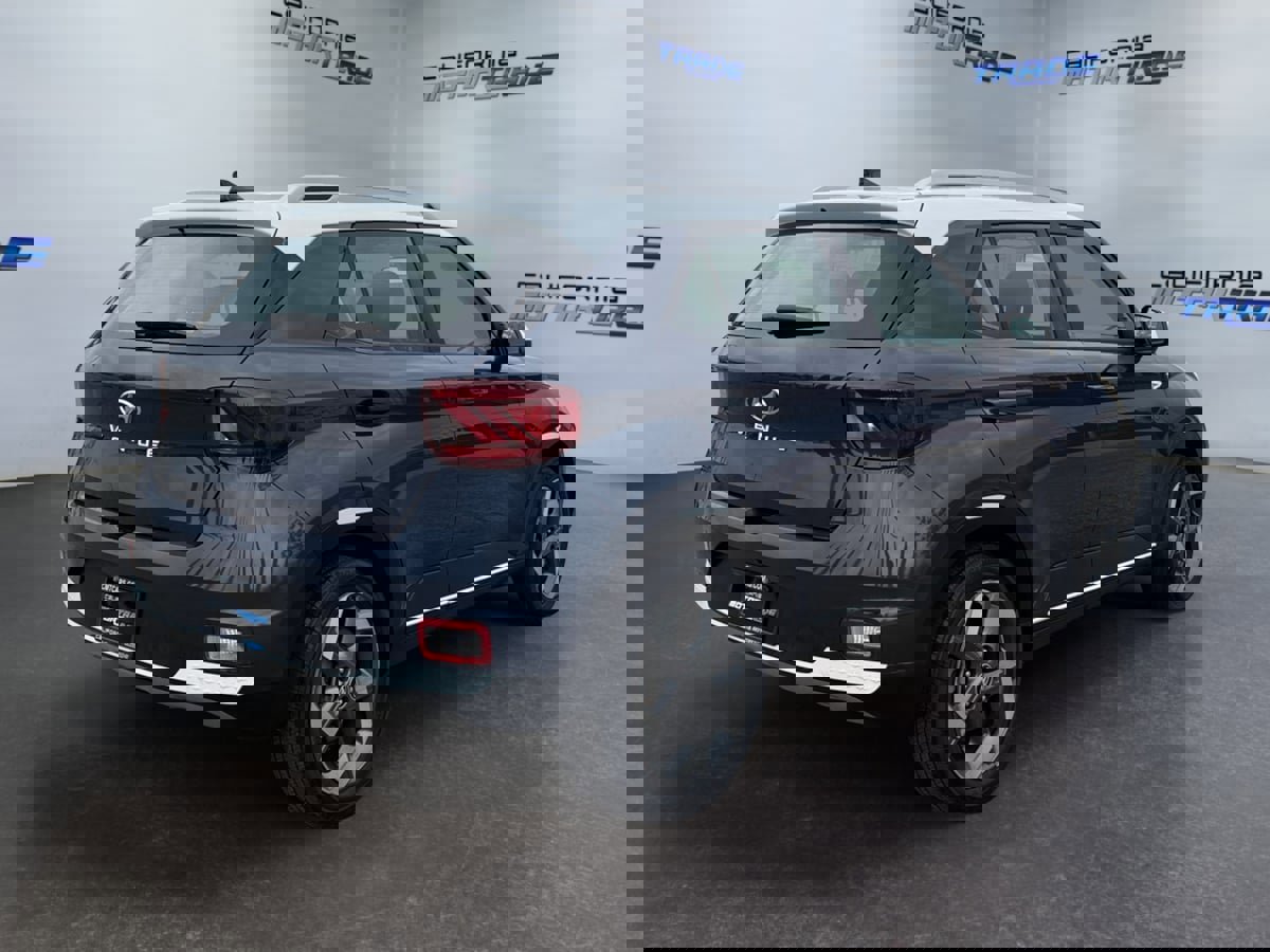 Used 2022 Hyundai Venue Limited image 5