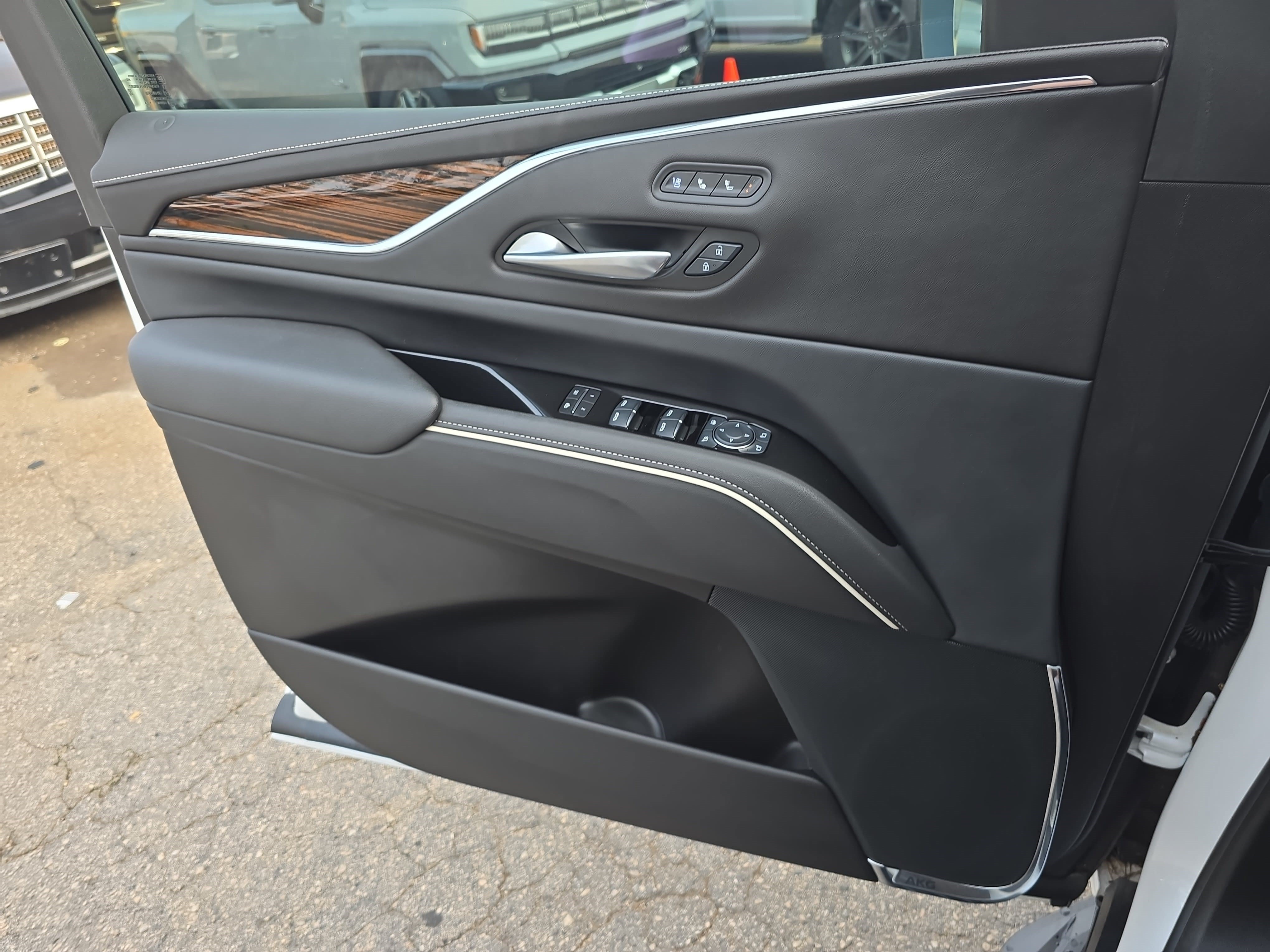 Certified 2024 Cadillac Escalade Premium Luxury w/ Performance Package AWD/4WD image 28