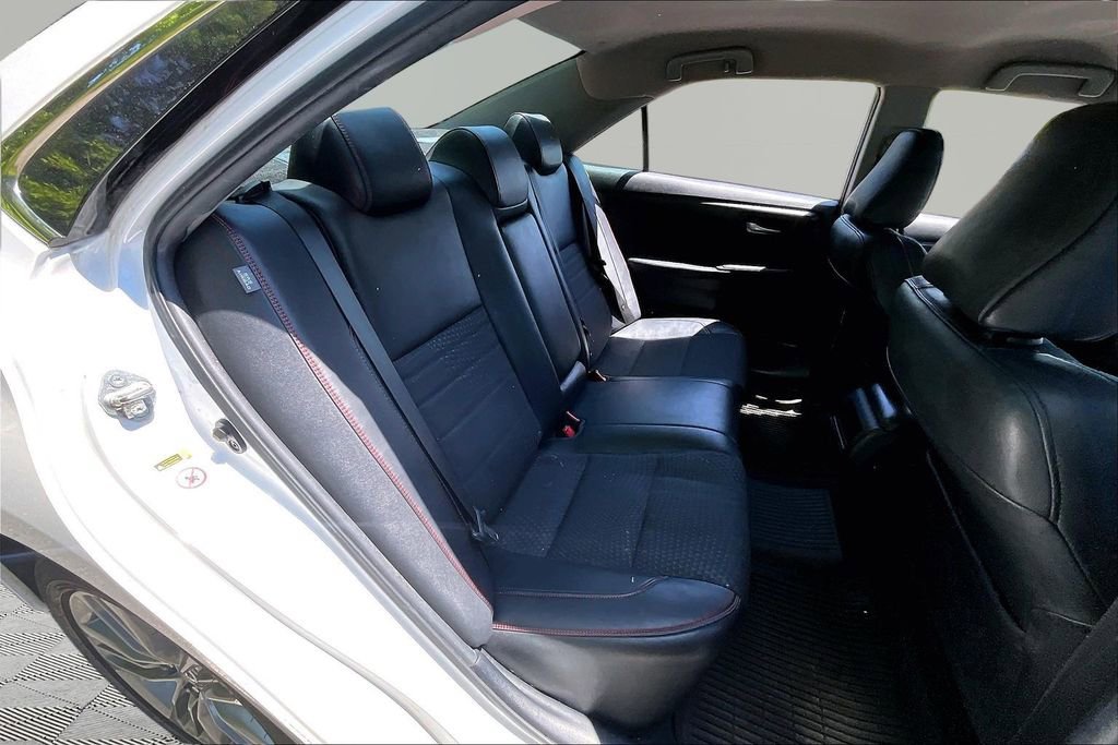 Used 2015 Toyota Camry SE FWD image 17