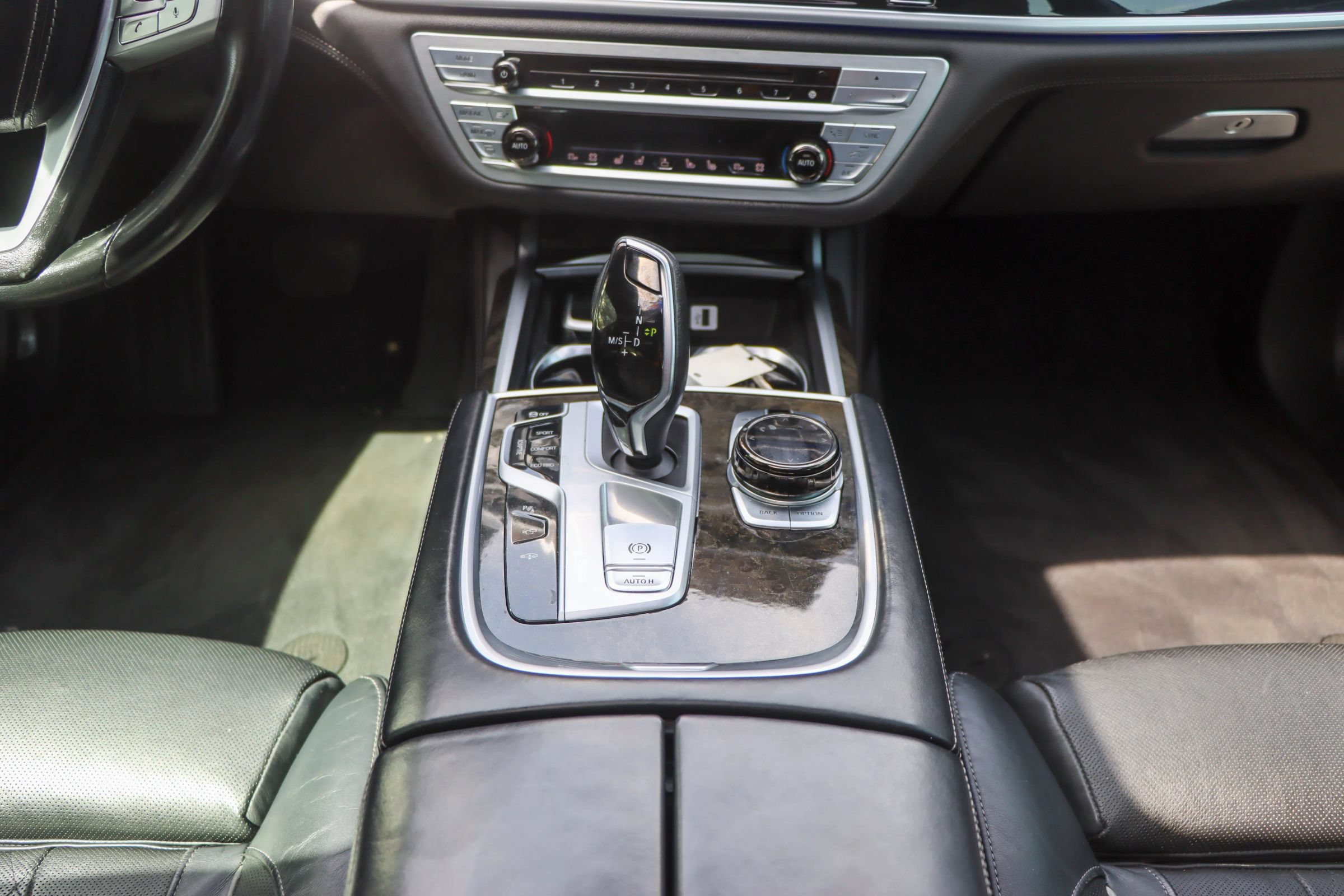 Used 2017 BMW 750i xDrive AWD/4WD image 27