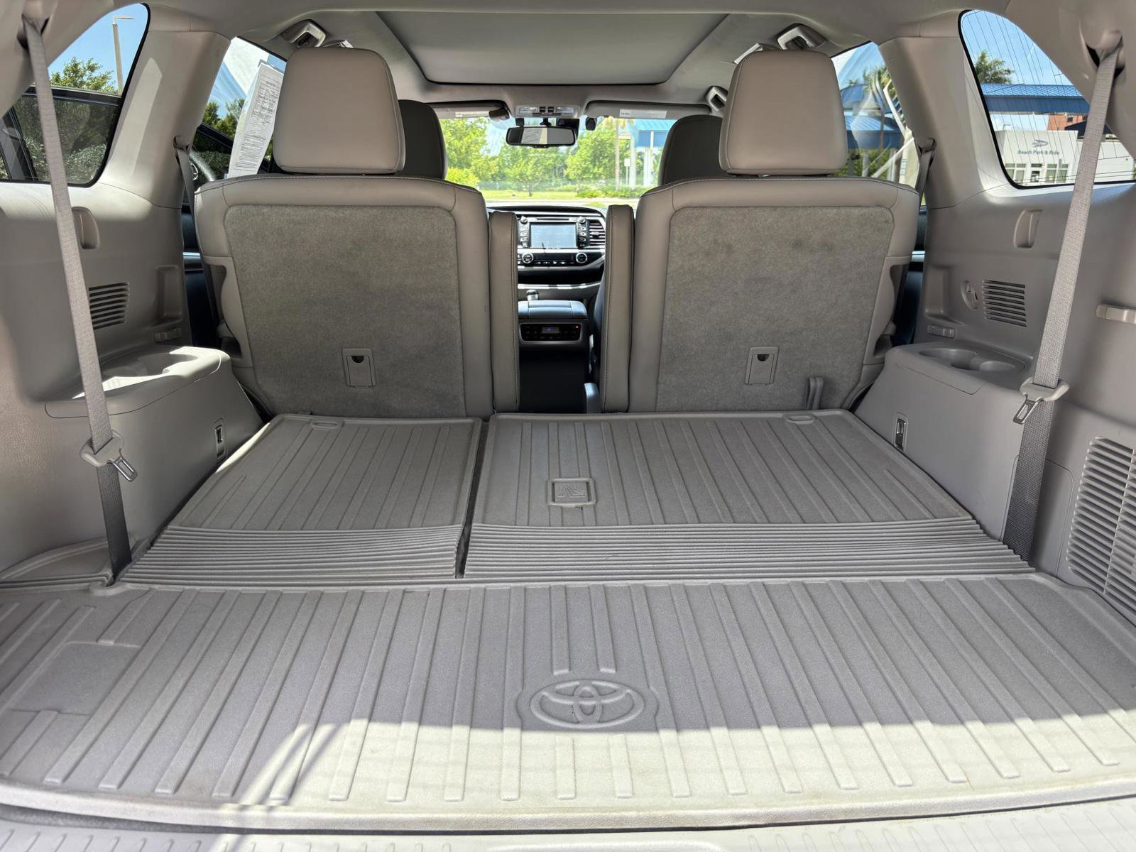 Used 2016 Toyota Highlander Limited Platinum image 29