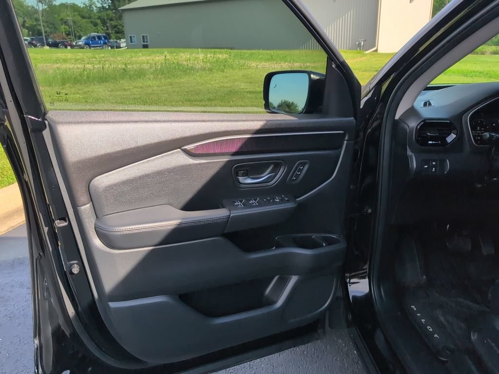 Used 2025 Honda Pilot Elite image 8