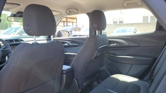 Used 2021 Chevrolet TrailBlazer LS w/ LPO, Blackout Package FWD image 12