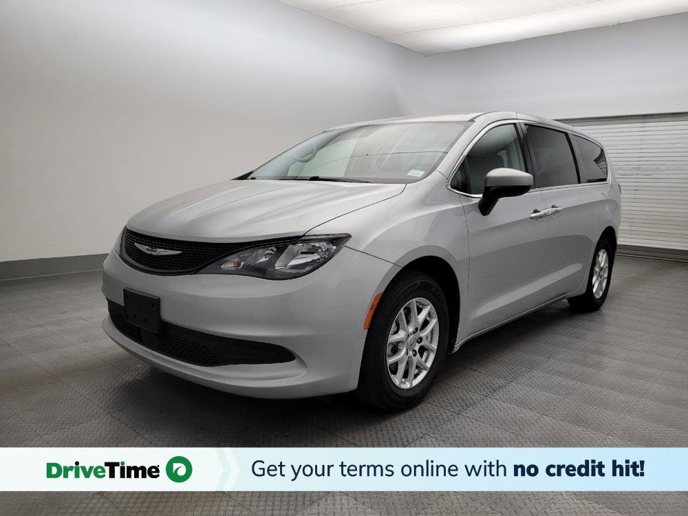 Used 2022 Chrysler Voyager LX image 1