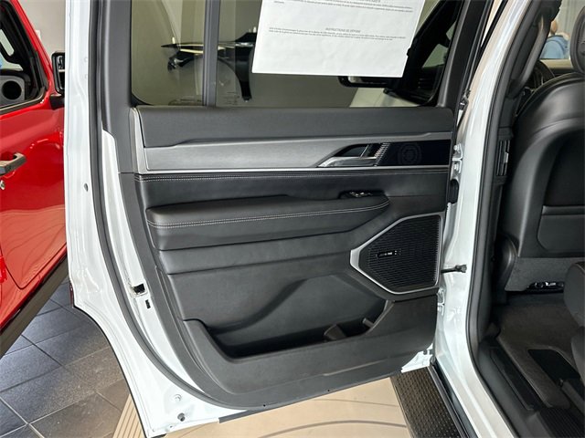 New 2026 Jeep Grand Wagoneer Limited image 17