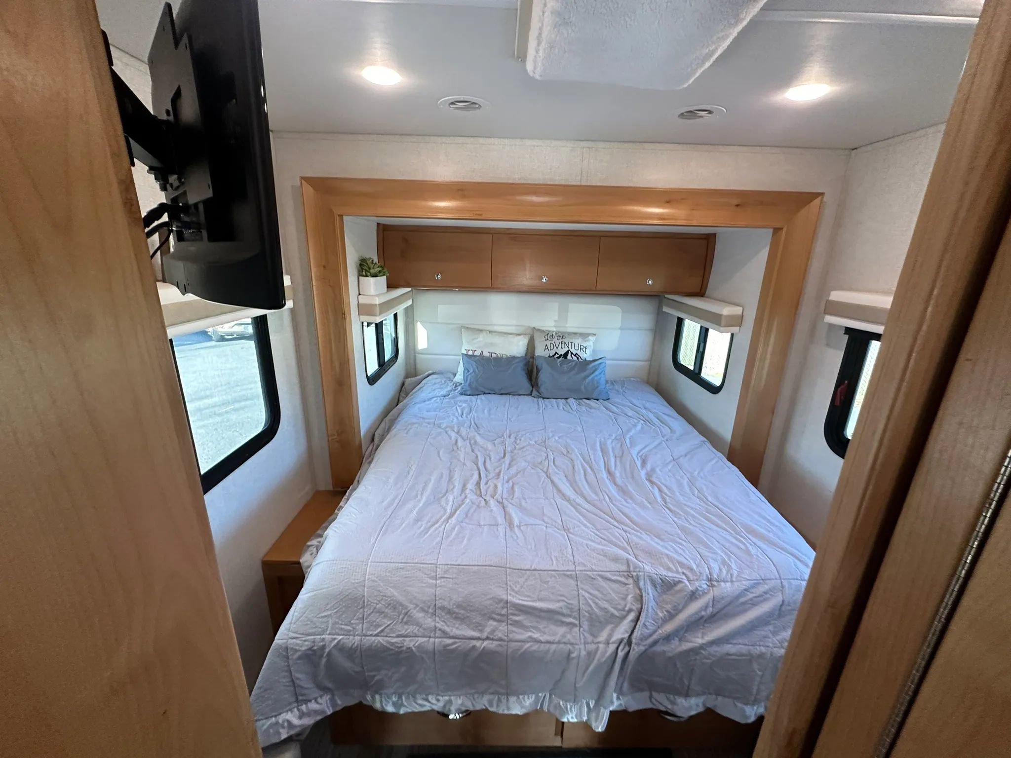 Used 2017 Mercedes-Benz Sprinter 3500 image 36