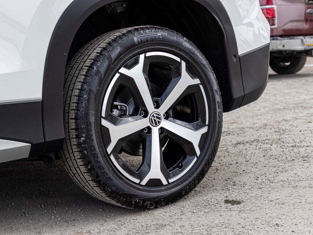 Used 2025 Volkswagen Tiguan SE image 8