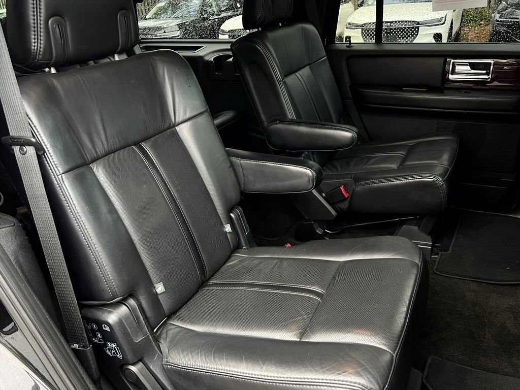 Used 2016 Lincoln Navigator Select image 15