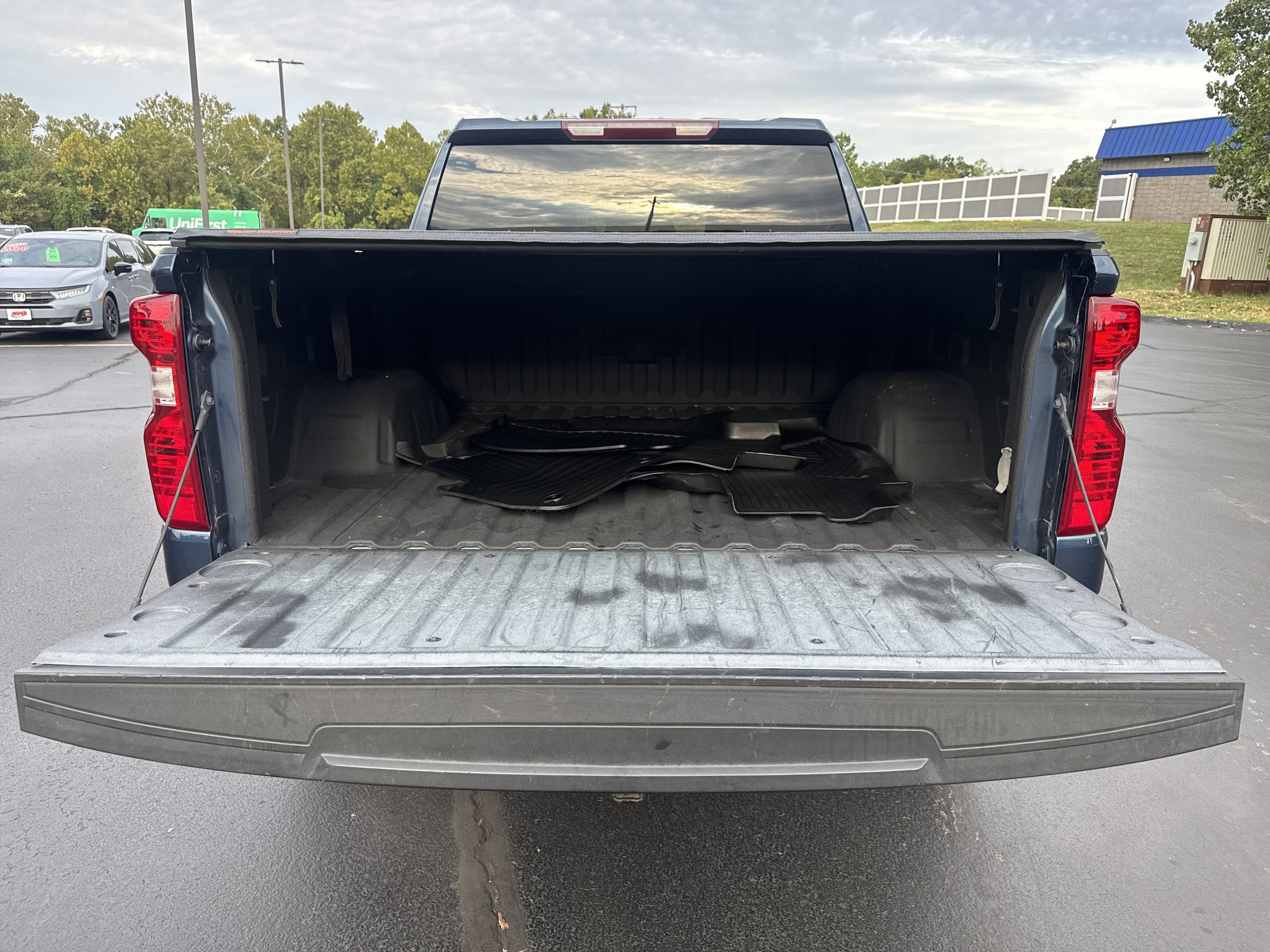 Used 2022 Chevrolet Silverado 1500 LT AWD/4WD image 10