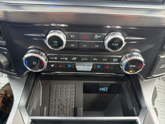 New 2026 Ford F250 Lariat w/ Black Appearance Package image 24