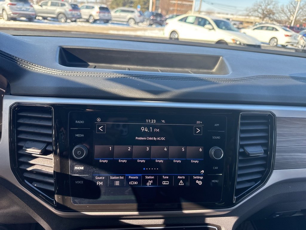 Certified 2023 Volkswagen Atlas Cross Sport SE image 18