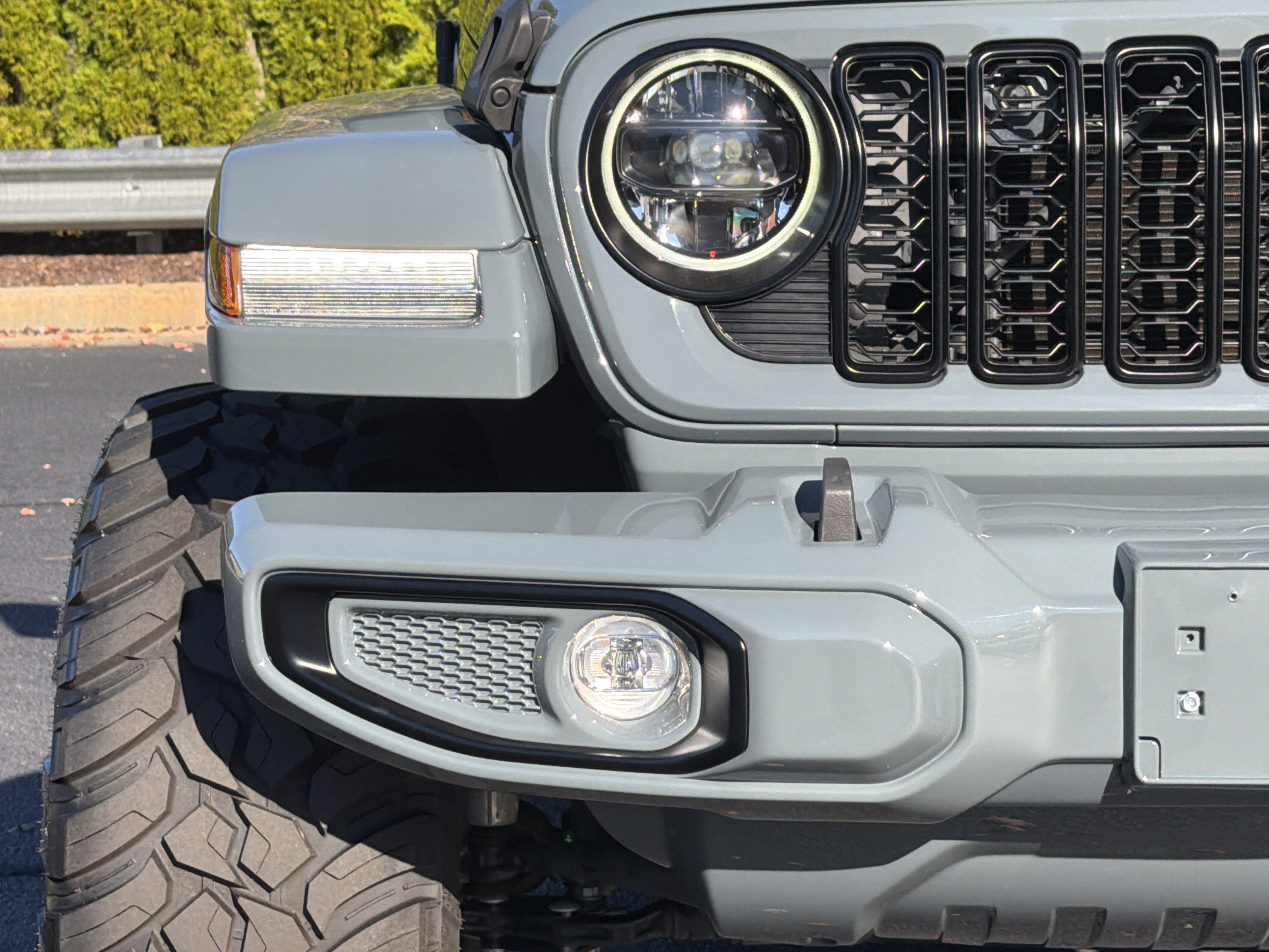 Used 2024 Jeep Wrangler Unlimited Sahara AWD/4WD image 18