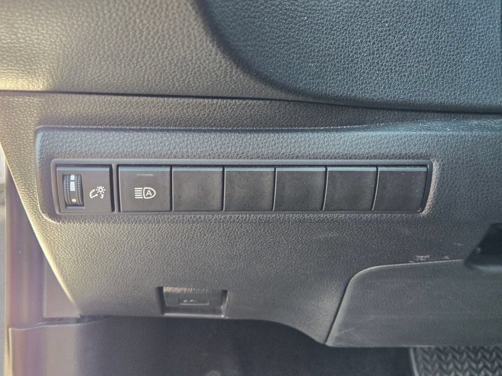 Used 2025 Toyota Corolla LE FWD image 20