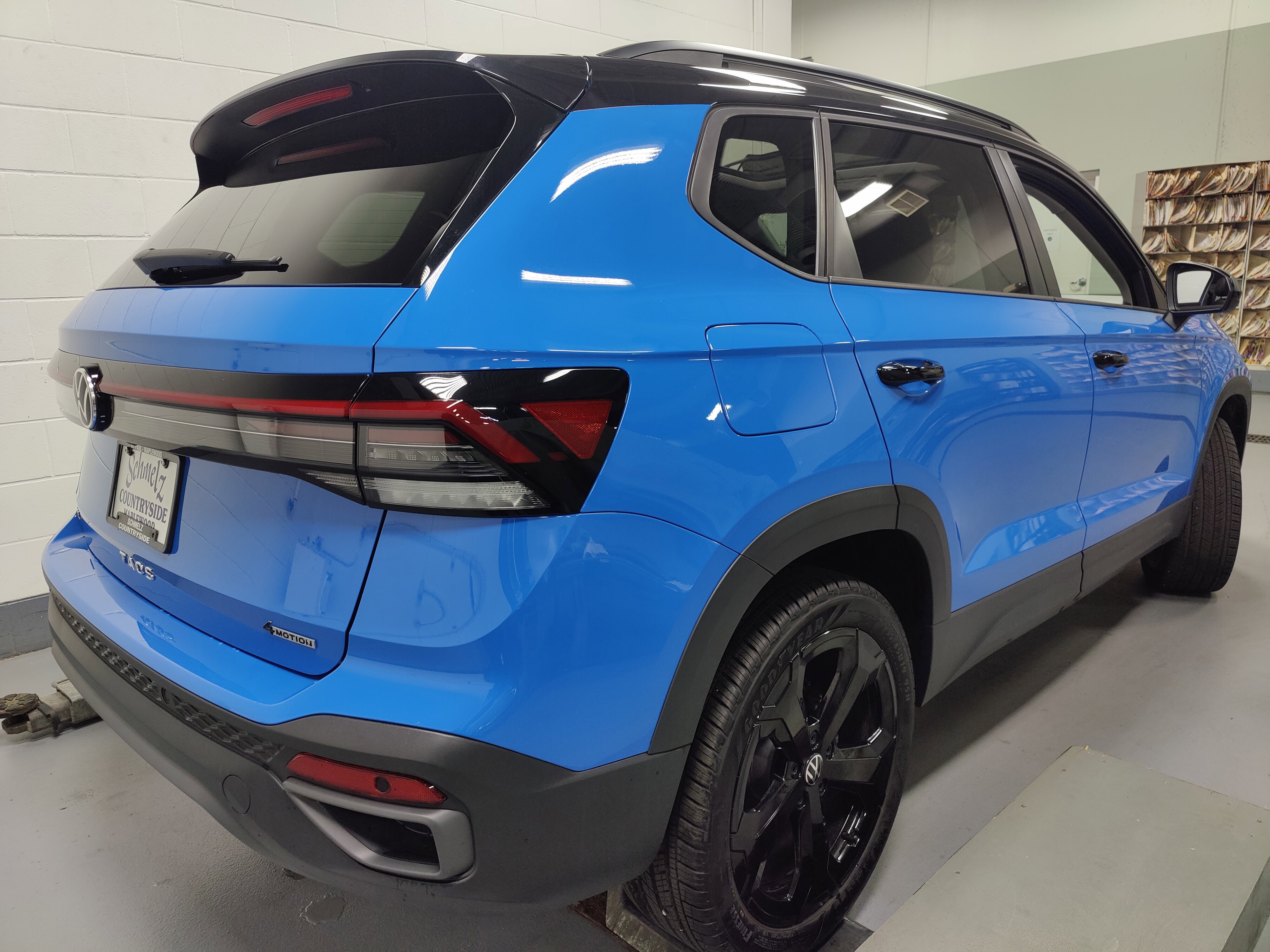 Used 2025 Volkswagen Taos SE AWD/4WD image 12