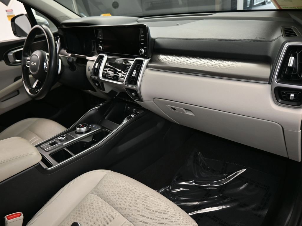 Used 2022 Kia Sorento EX w/ Panoramic Sunroof Package image 53