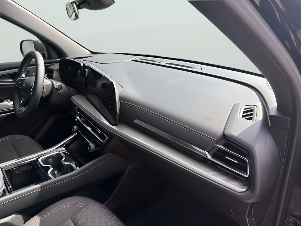 Used 2024 Chevrolet Traverse LS AWD/4WD image 37