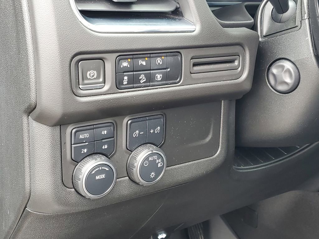 Certified 2023 Chevrolet Tahoe Z71 w/ Luxury Package AWD/4WD image 10