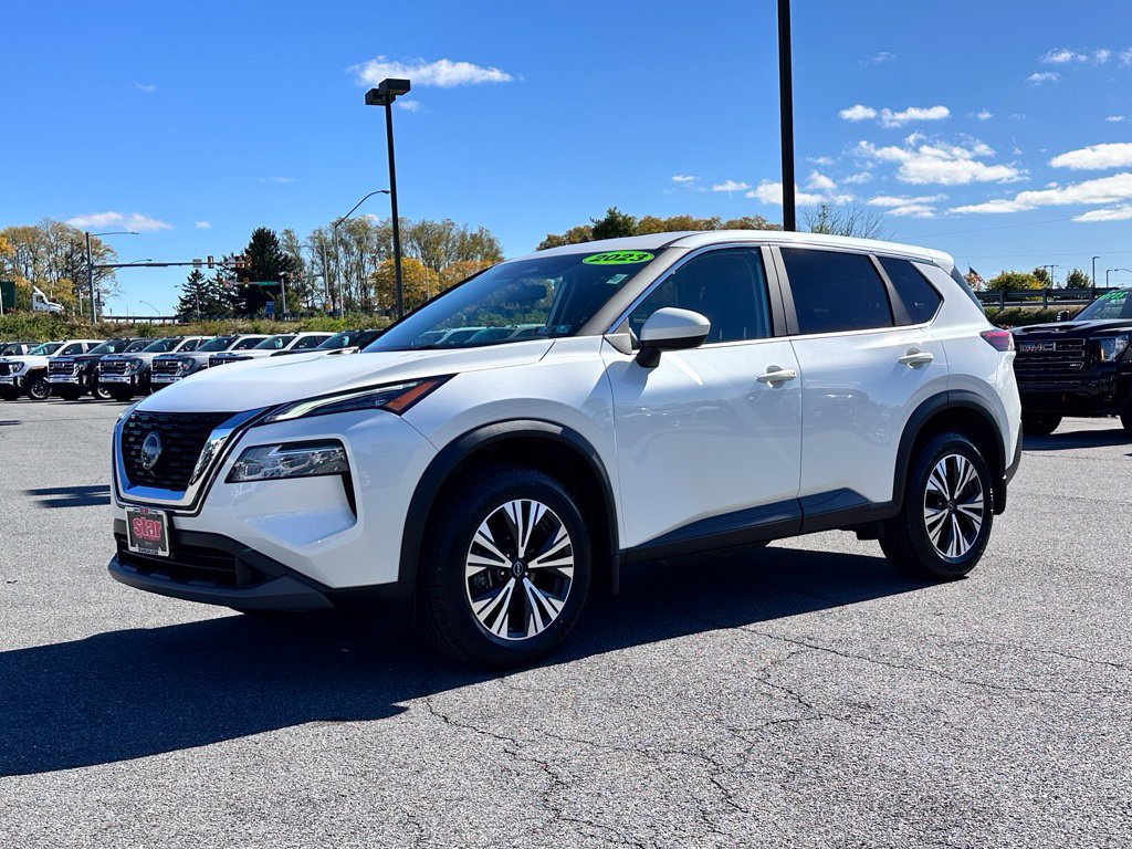 Used 2023 Nissan Rogue SV AWD/4WD image 2
