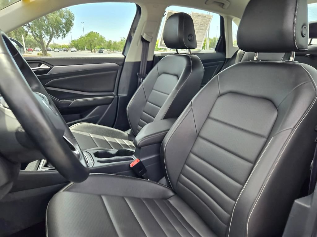 Used 2024 Volkswagen Jetta SE FWD image 19