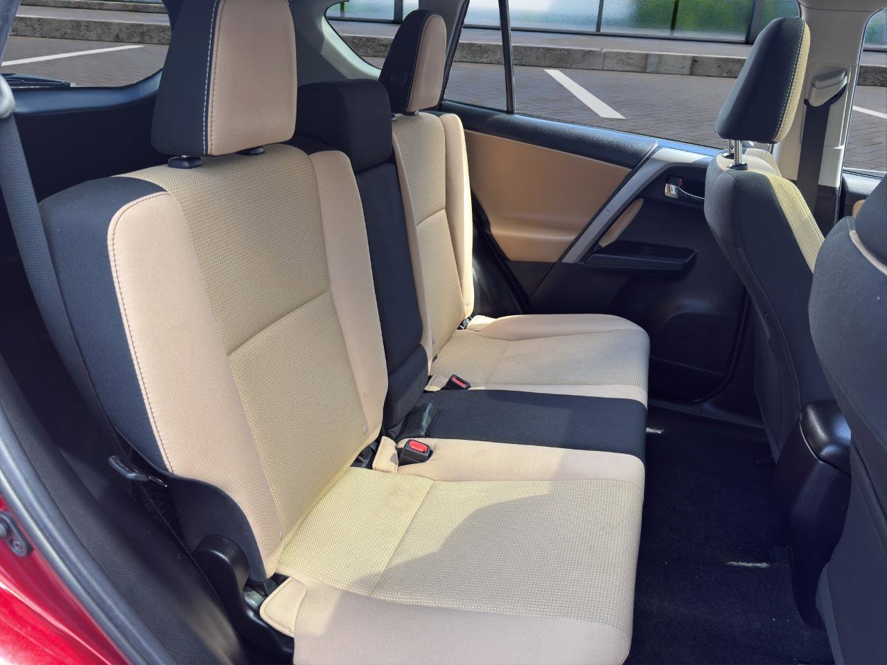Used 2018 Toyota RAV4 XLE FWD image 13