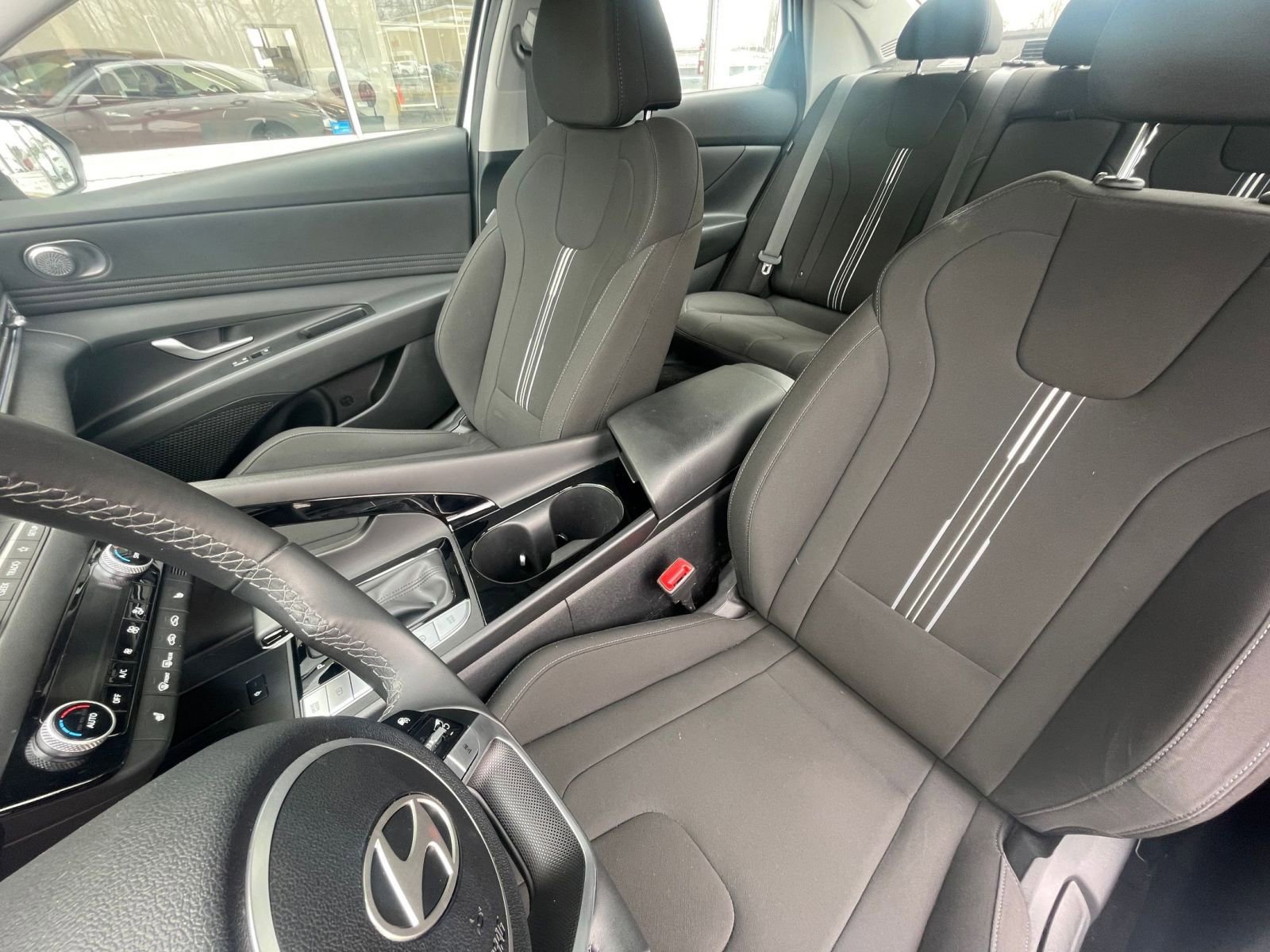 Used 2025 Hyundai Elantra SEL FWD image 35