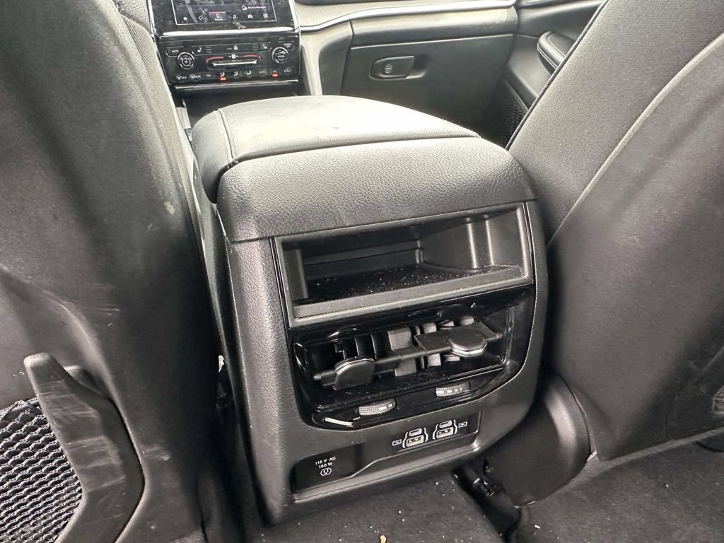 Used 2024 Jeep Grand Cherokee Laredo AWD/4WD image 11