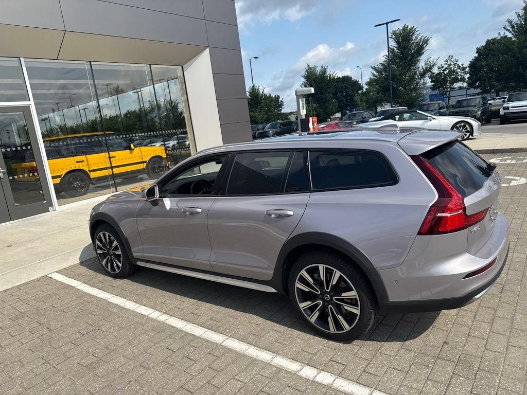 Used 2026 Volvo V60 B5 Cross Country Ultra w/ Climate Package AWD/4WD image 9