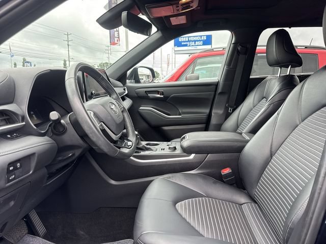 Used 2025 Toyota Highlander XSE AWD/4WD image 14