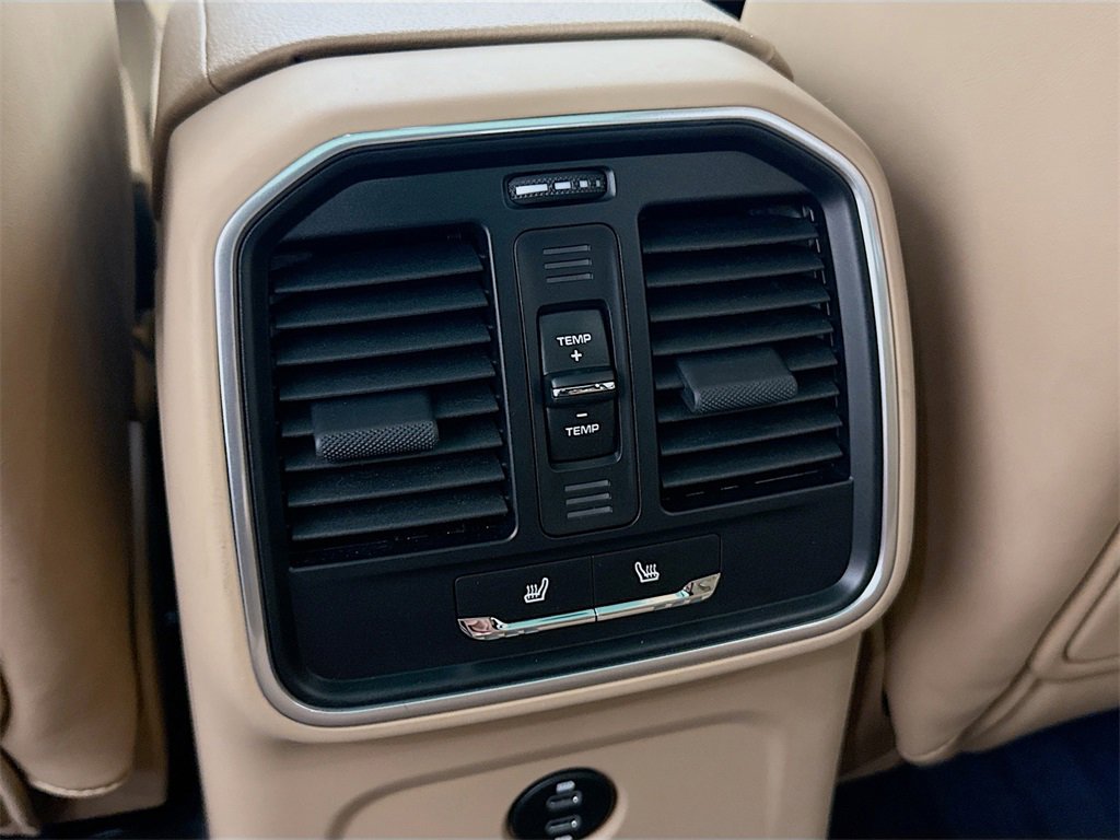 Used 2023 Porsche Macan image 26