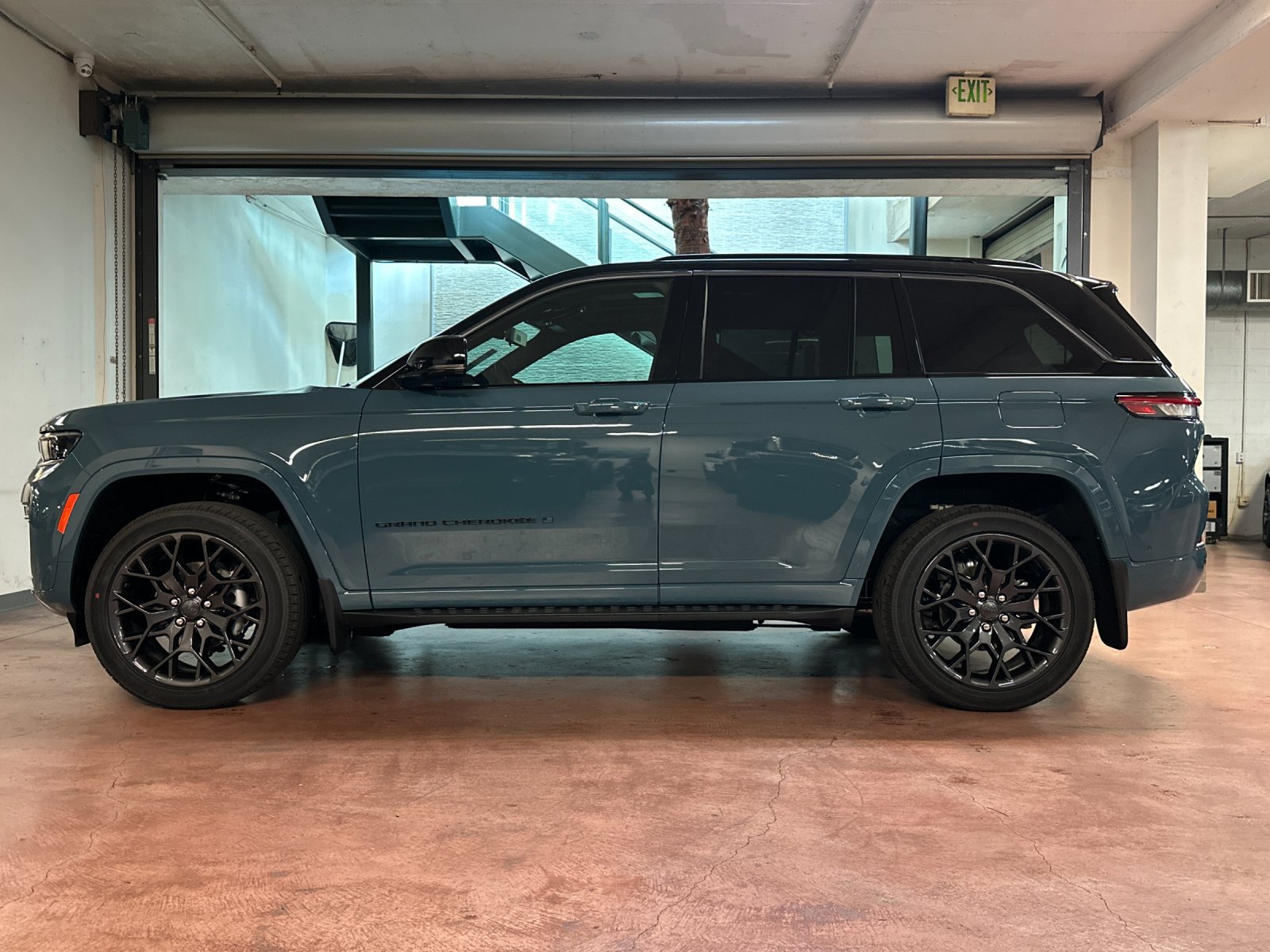New 2026 Jeep Grand Cherokee Summit w/ Obsidian Package AWD/4WD image 2