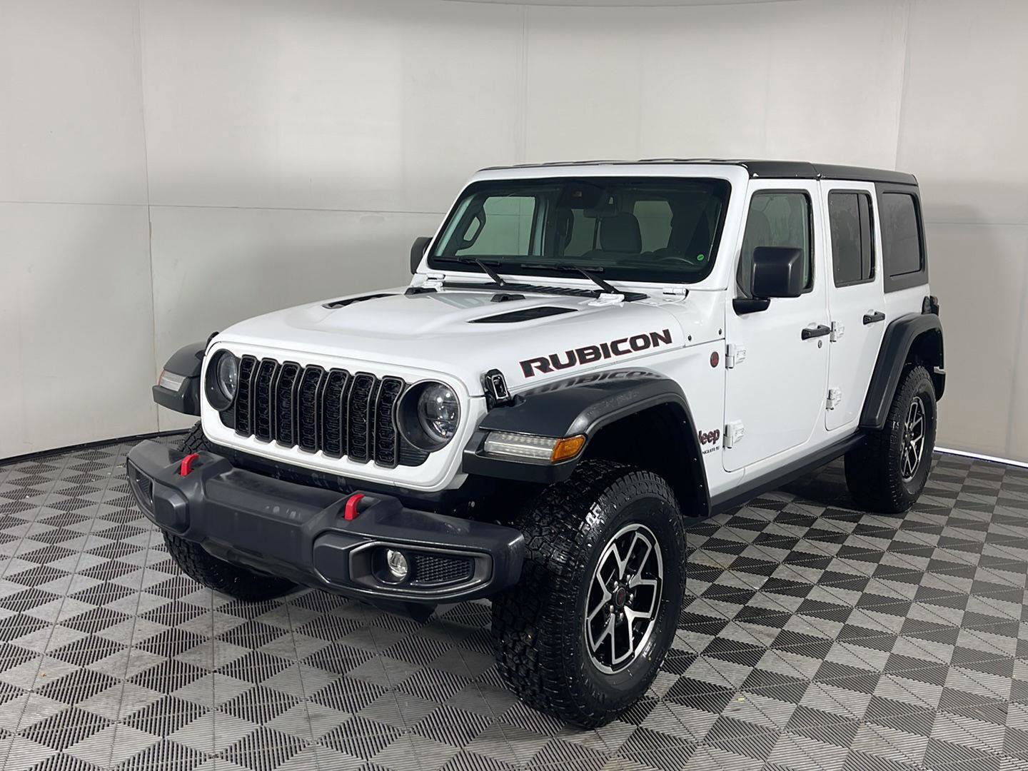 Used 2024 Jeep Wrangler Unlimited Rubicon image 2