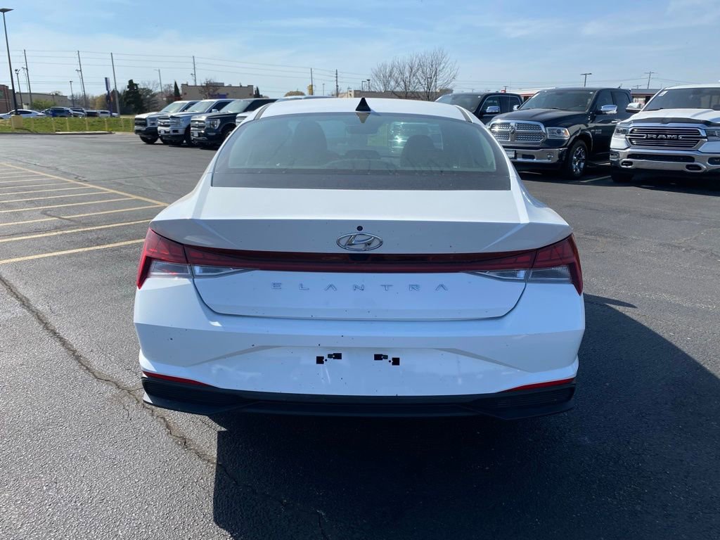 Used 2022 Hyundai Elantra Blue image 8