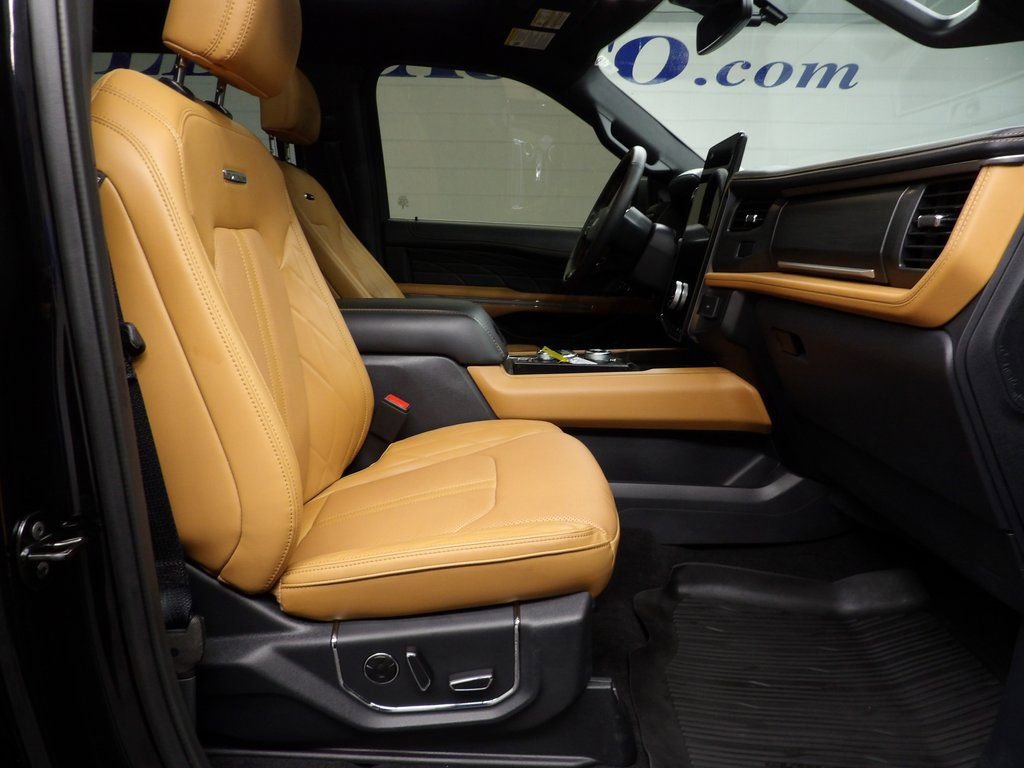 Used 2024 Ford Expedition Platinum image 25