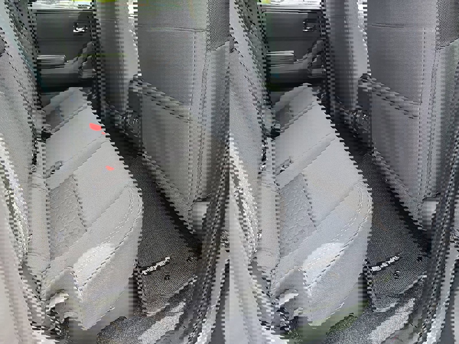 Used 2025 Nissan Frontier SV image 11