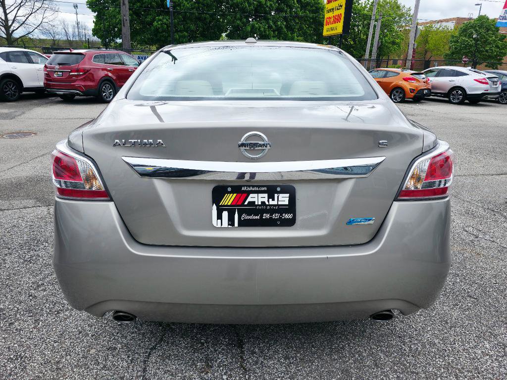 Used 2014 Nissan Altima 2.5 S w/ Display Audio Package FWD image 4
