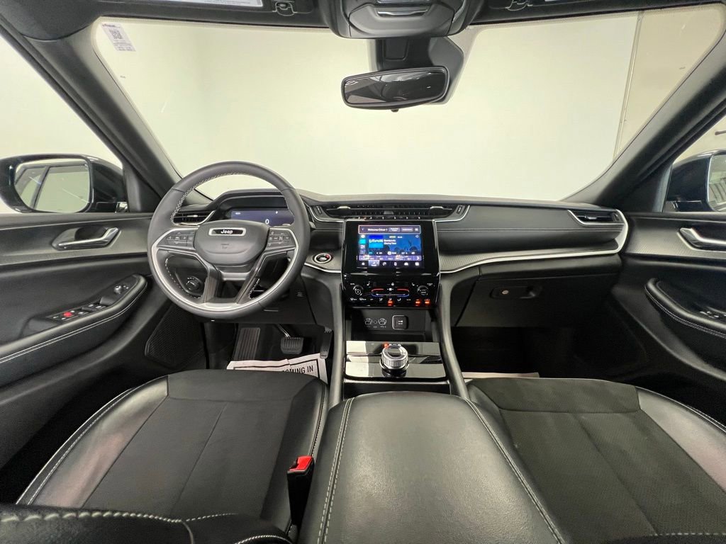 Used 2024 Jeep Grand Cherokee Altitude image 10