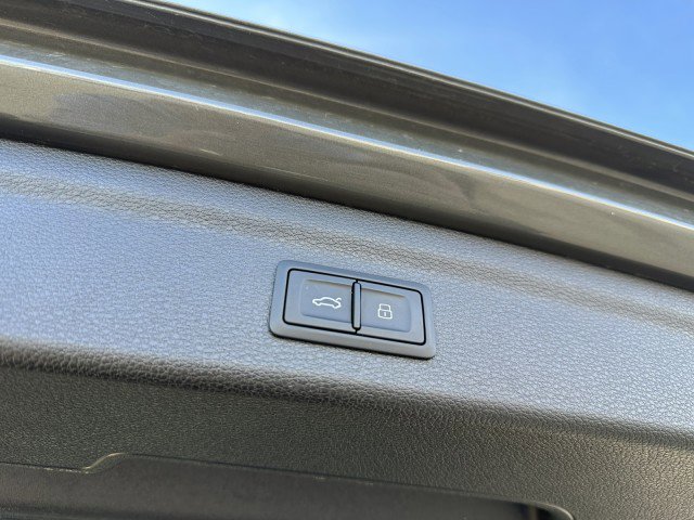 Used 2020 Audi Q3 2.0T Prestige w/ Prestige Package image 15