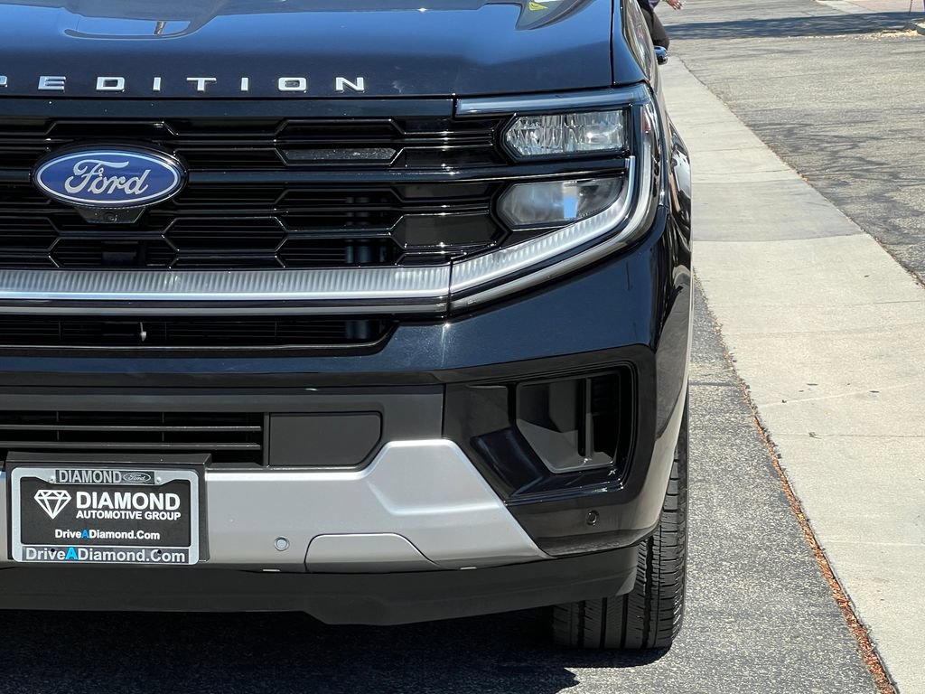 Used 2025 Ford Expedition Platinum w/ Driver's Package AWD/4WD image 13
